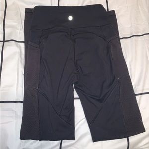 black lululemon leggings